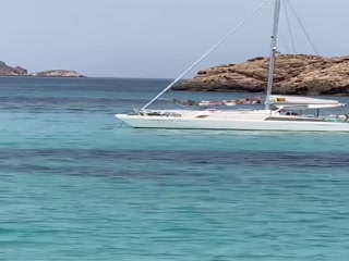 Rich guy sucked off on a boat