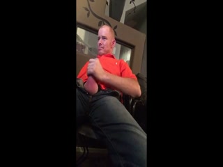 Str8 daddy jerking watching porn