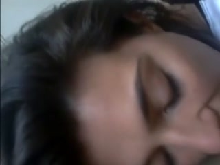 Cette Belle femme suce et avale tout