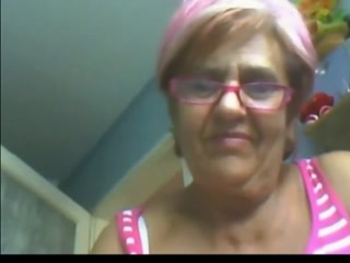 Granny, 60+ yo, shows herself on webcam! Amateur!