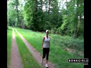 Reife Frau will im Wald Gefickt werden